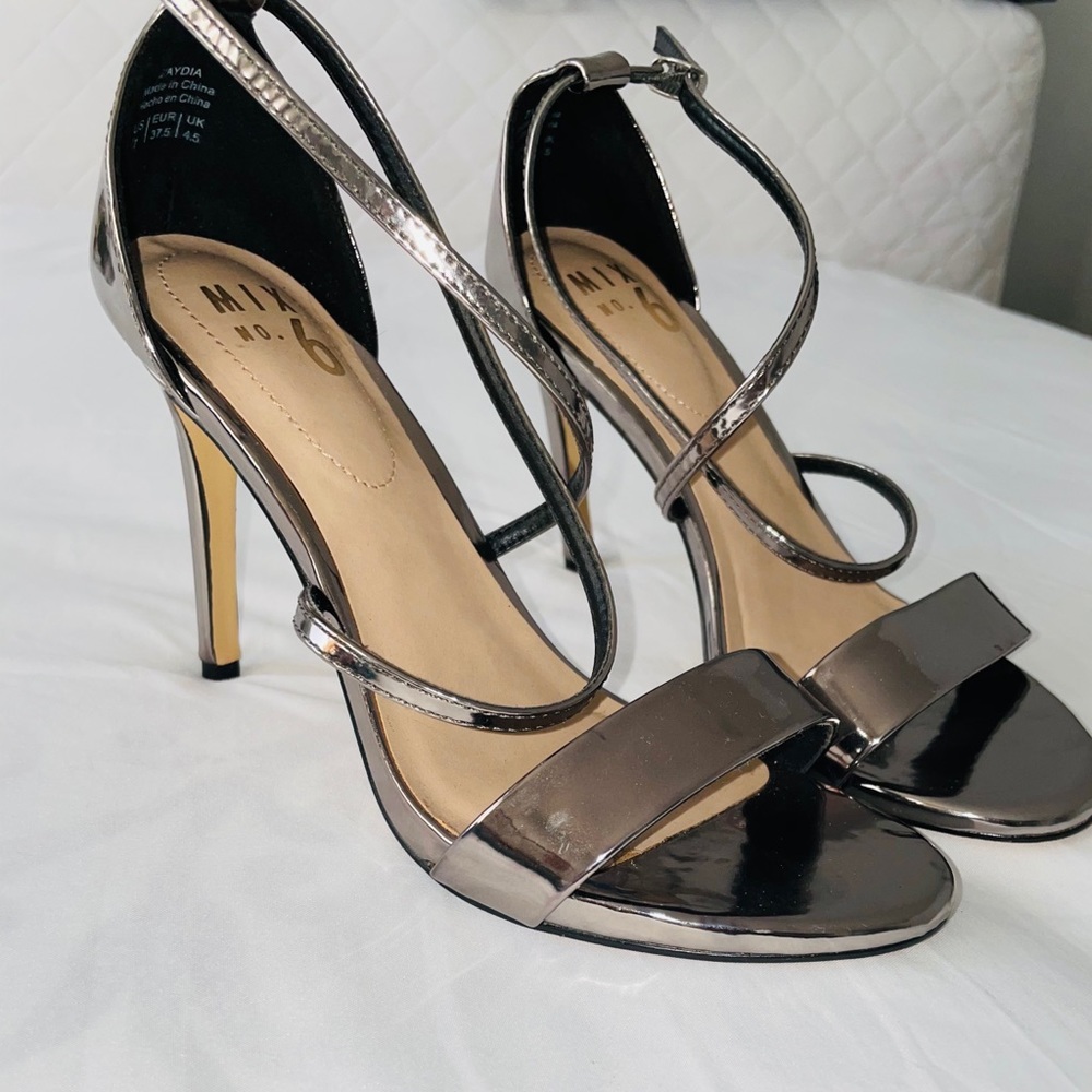 Silver heels - Picture 2 of 3